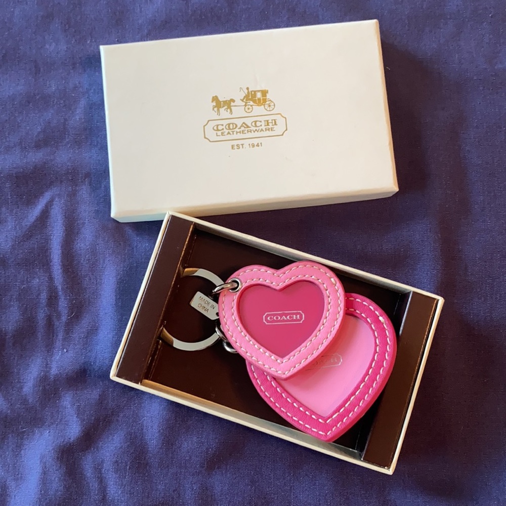 💯 AUTHENTIC COACH twin pink hearts photo keychain